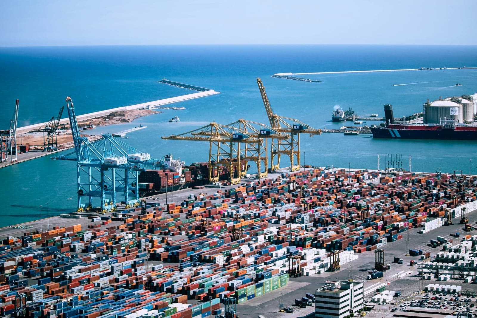 Picture of a port with containers