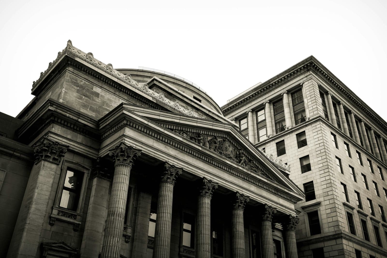 Picture of a building with Corinthian-style columns
